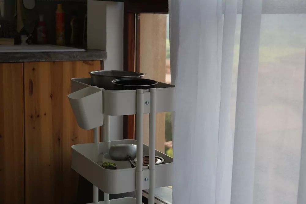 用水泥砌橱柜,用粘土做迷你橱柜