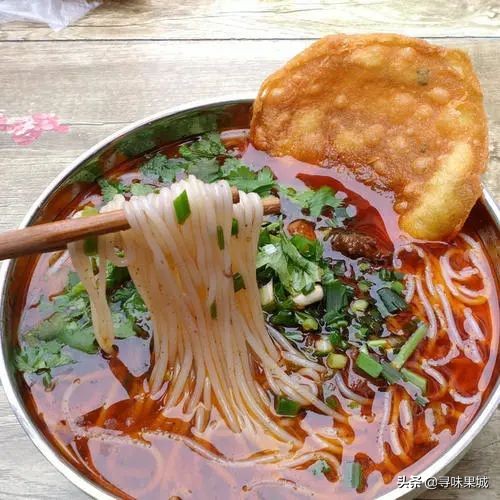 5元的南充乡镇米粉店,南充市5元米粉