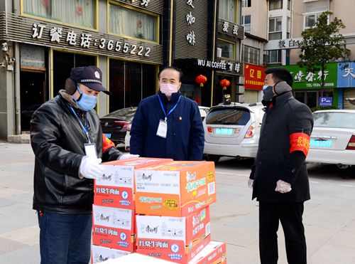 干部下沉一线真情服务群众,党员下沉社区精准服务群众