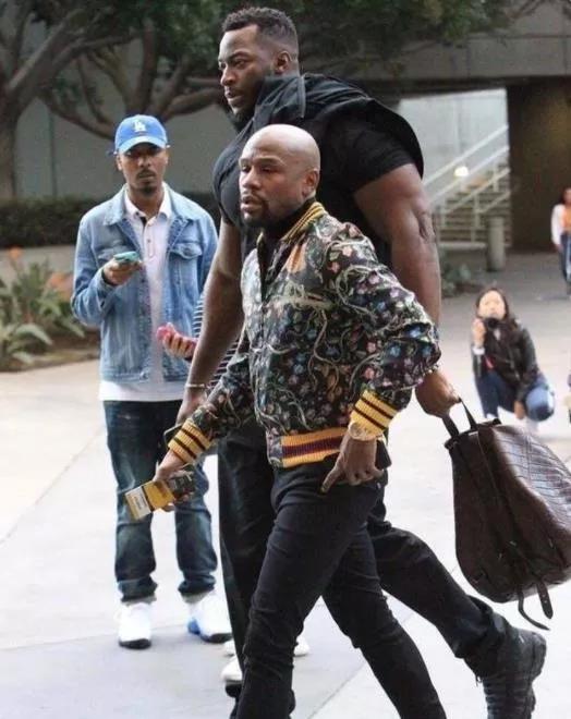 梅威瑟保镖一年收入,梅威瑟巅峰保镖