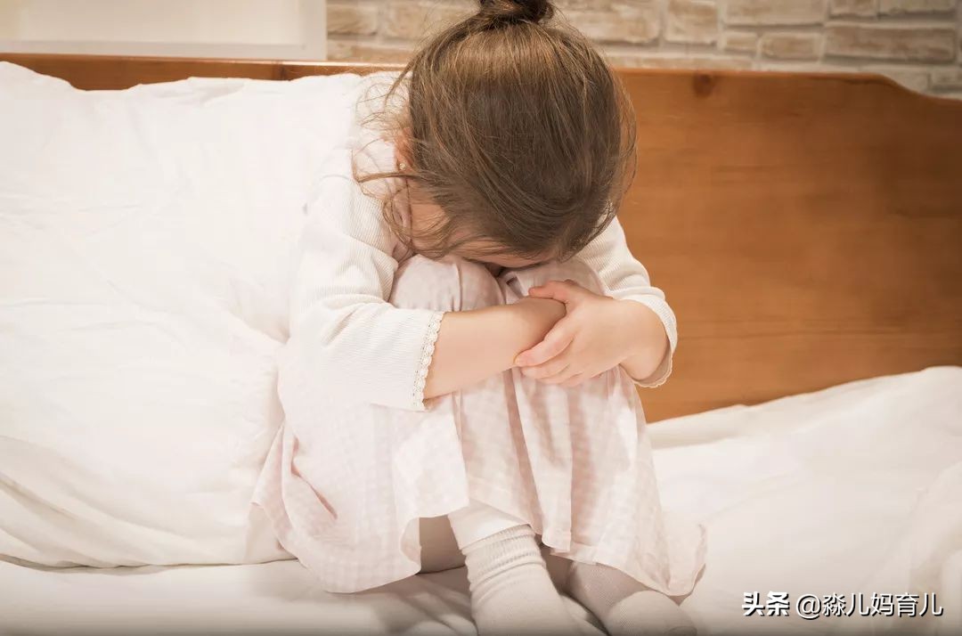 高二女孩书包发现这个，妈妈气得断绝母女关系