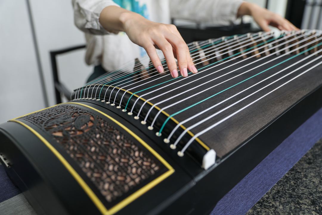 初学古筝应该找什么样的老师,学古筝找老师需要什么条件