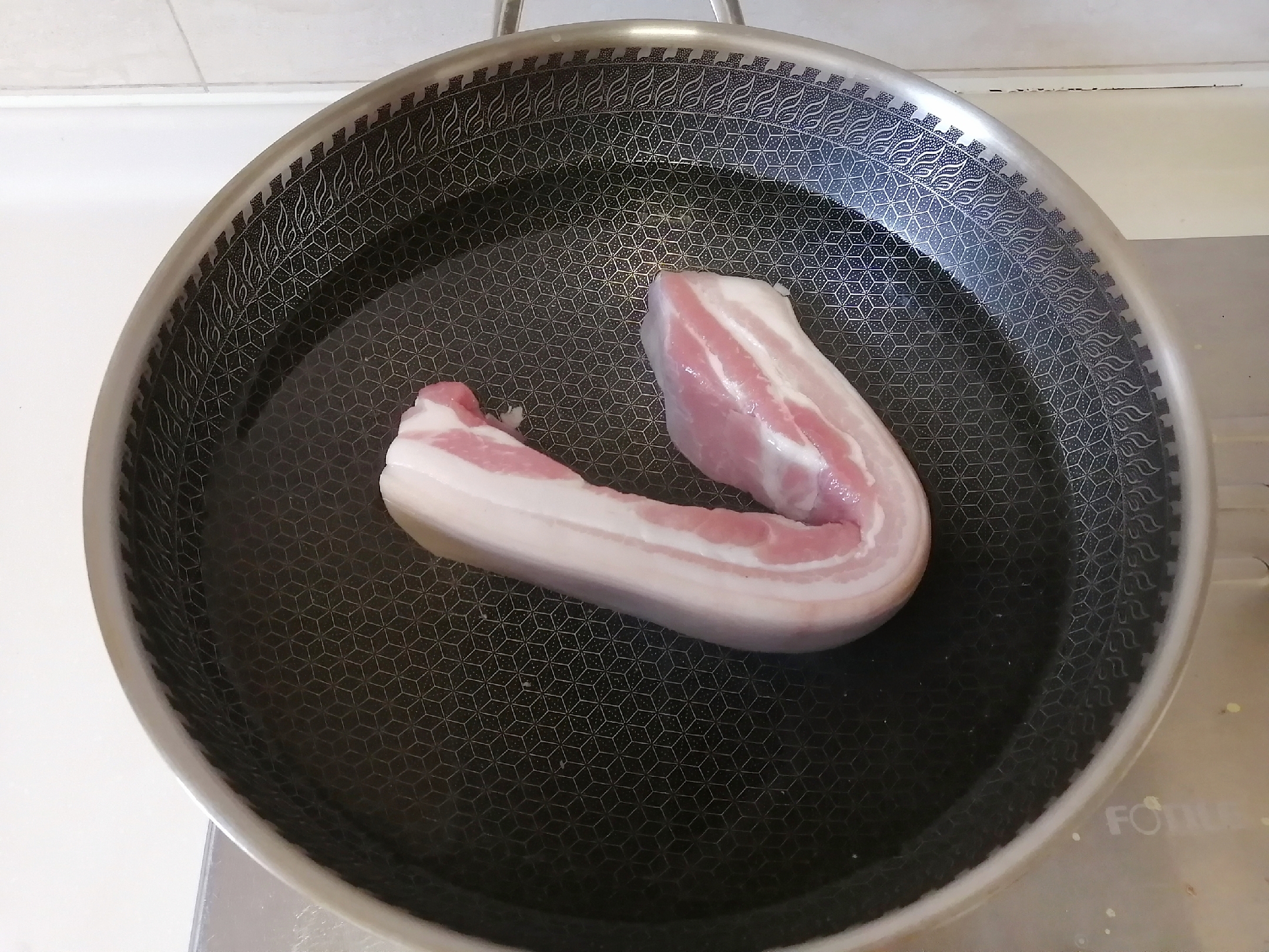 五花肉怎么炖才能软烂又不热气,五花肉烧苦了怎么办