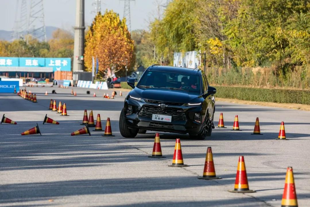 雪佛兰开拓者是中型还是中大型,7座雪佛兰开拓者rs多少钱