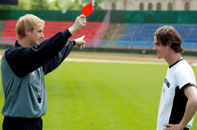 足球史上的十大黑哨比赛,足球裁判视角如何执法