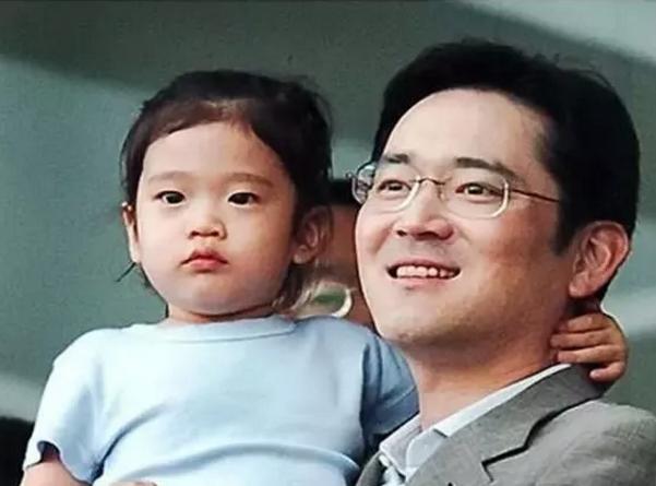 三星“太子妃”韩国顶级名媛，是怎么踹韩版王思聪的？婚离得值