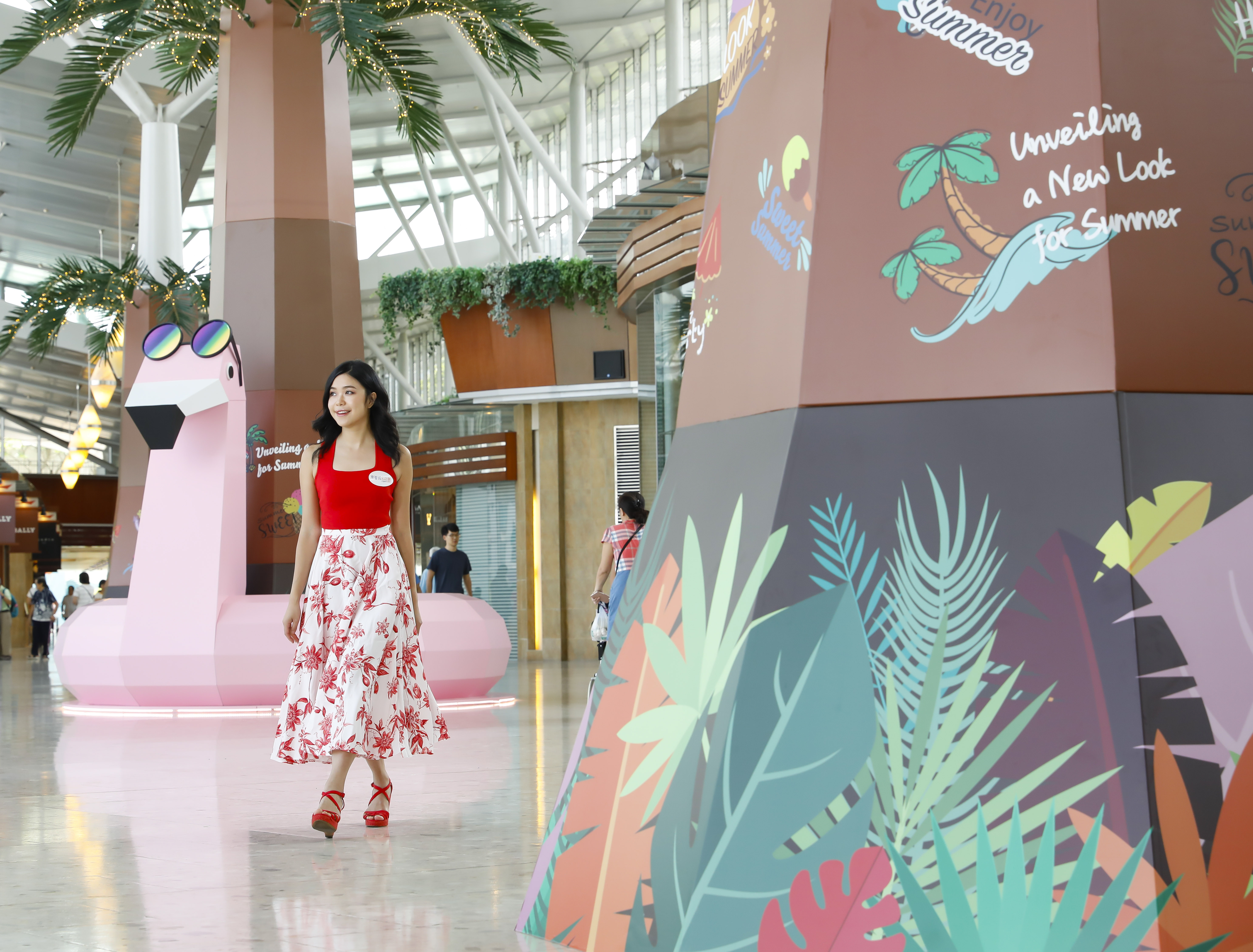 夏日异国风情打卡点,东荟城名店仓一折国际大牌抢先看