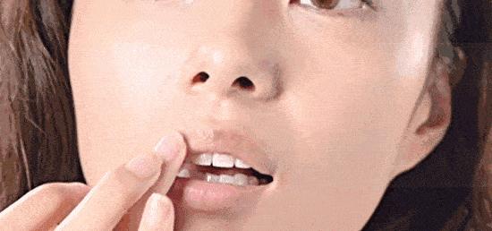 分享雅诗兰黛口红,夏天…扮一个不易褪色的时尚美人