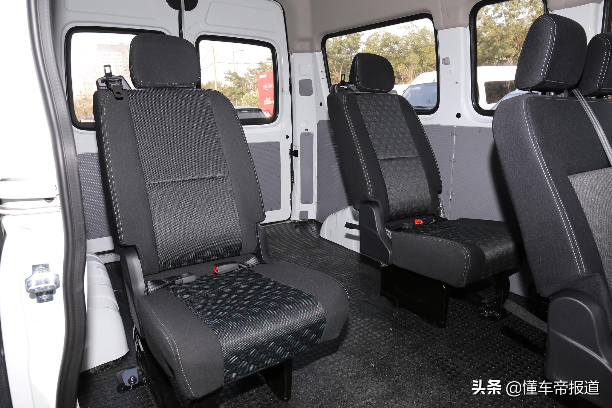 即将上市轻客10座,新车大通商务9座落地价