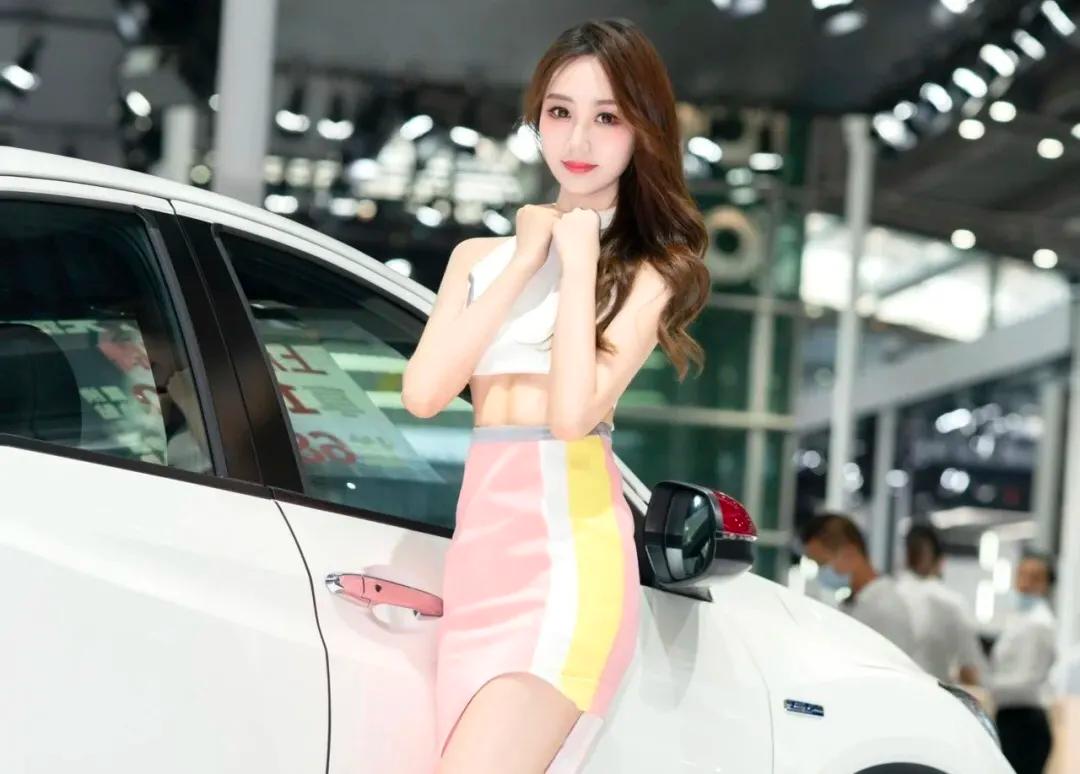 南京国际车展美少女车模,奥体车展2021南京
