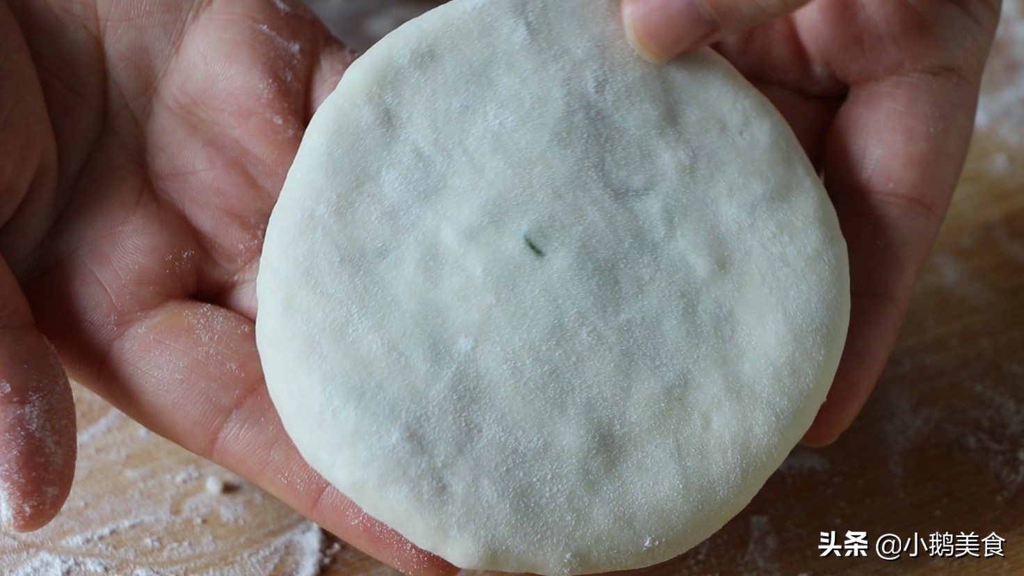 烙饼的关键是和面的时候放油,家常烙饼怎么和面又软又好吃