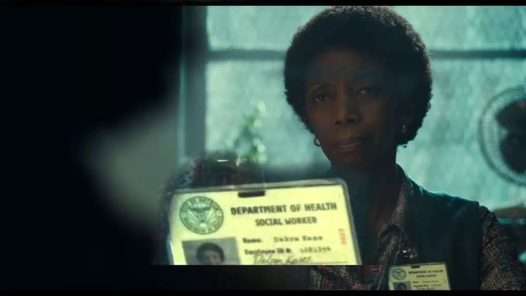 小丑口碑大爆豆瓣评分9,dc新片小丑首曝预告风格黑暗