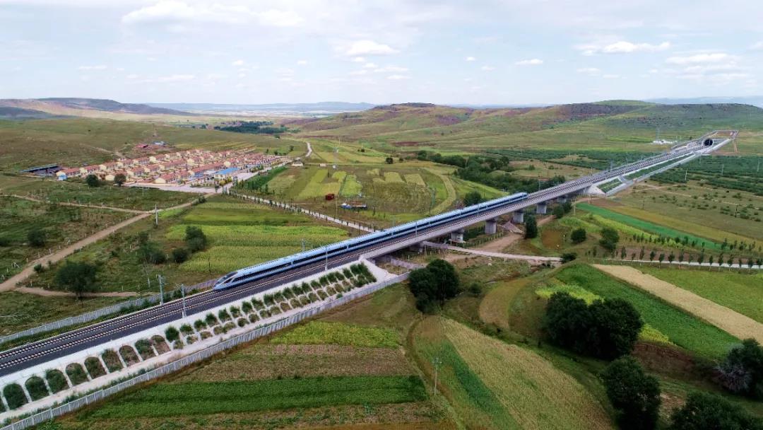 高铁不晕车的原因,坐高铁为什么感觉不到快