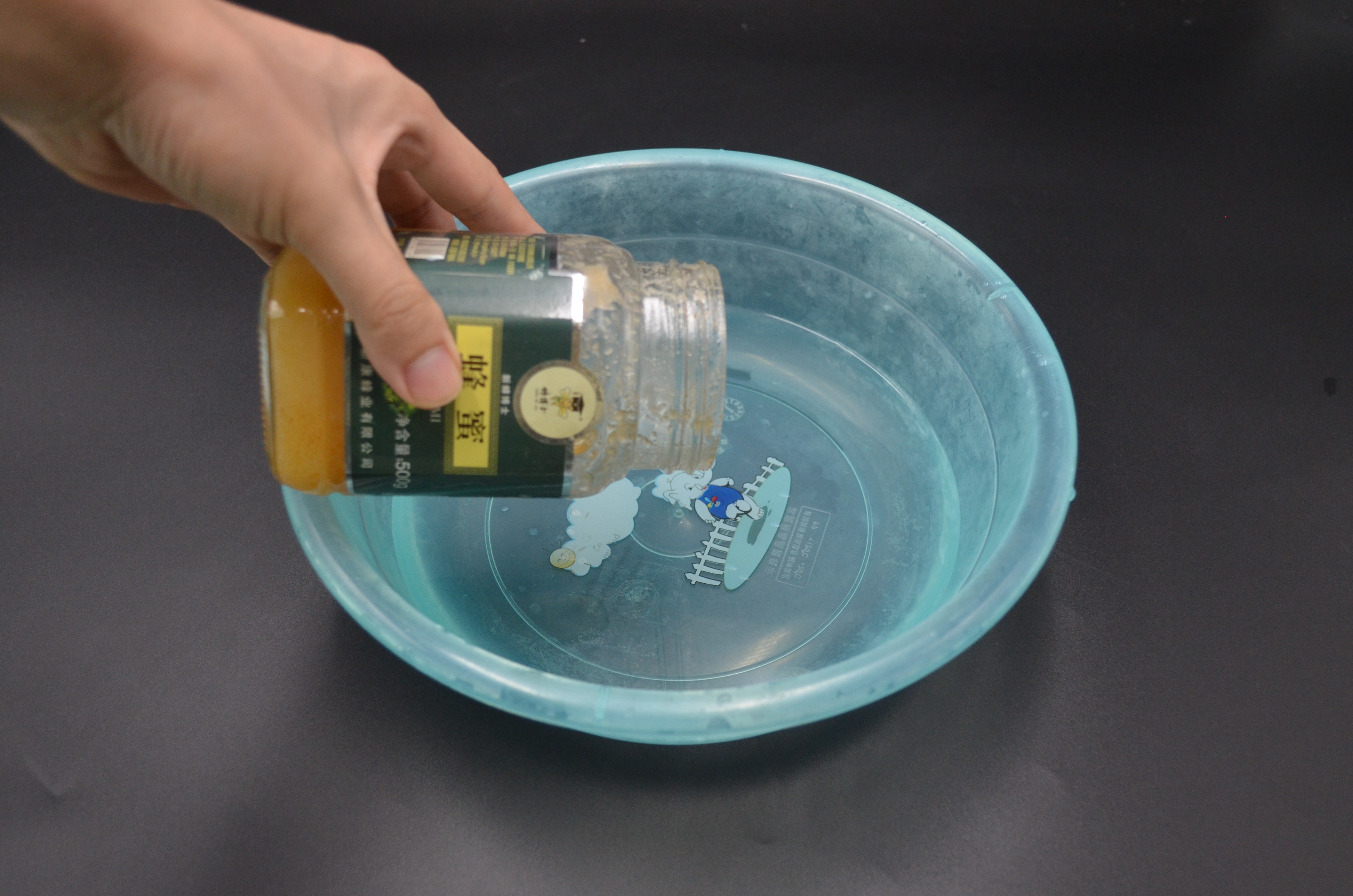 手粗糙怎么办教你一招就变好看,手部干燥怎么护理快速嫩白