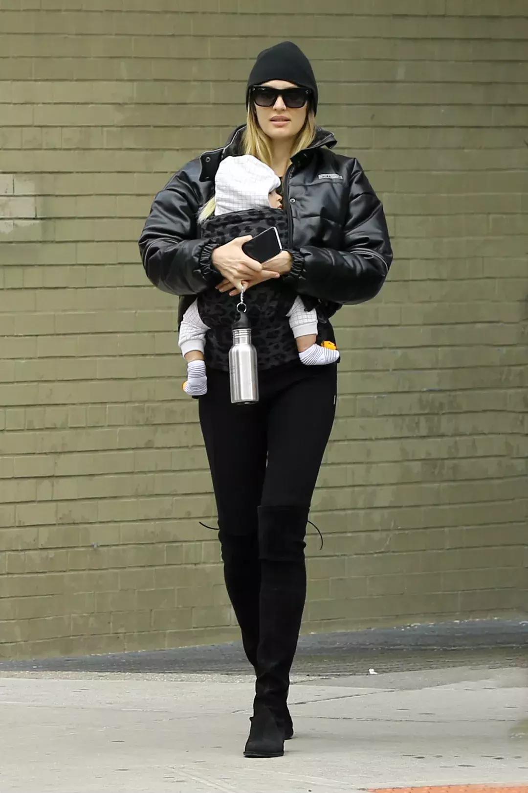 冬天羽绒服内搭怎么穿保暖又时尚,衣柜放久的羽绒服和外套