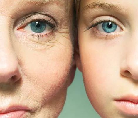 陈冠希抱女儿的笑容,陈冠希回应自己像赵本山