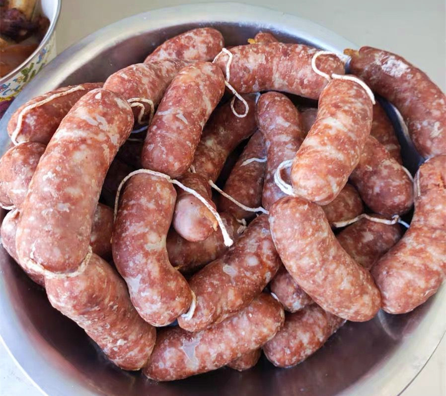 爷爷卖烤肠,奶奶30年灌香肠配方