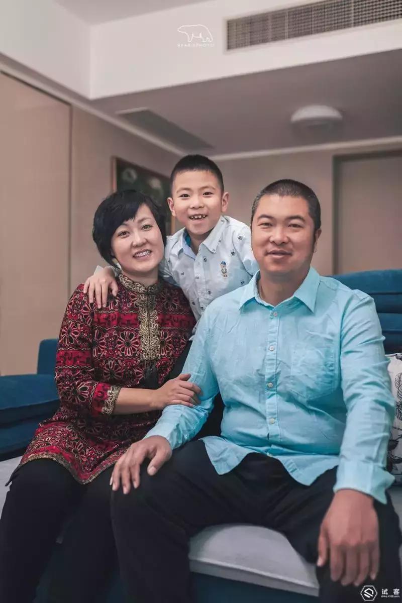 一家五口新春全家福拍照姿势大全,横向新春全家福照片模板直接套用