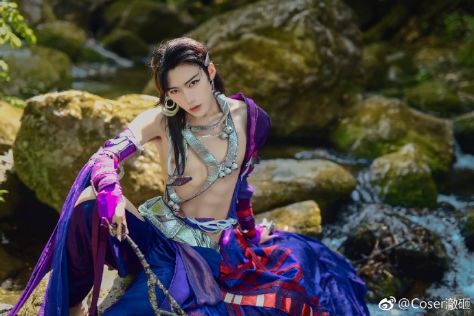 快来感受来自奶妈的爱~剑网三治疗心法cos，五七万真的美貌呀~