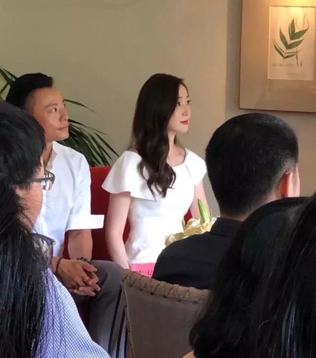 49岁万绮雯近照曝光,50岁万绮雯素颜照片