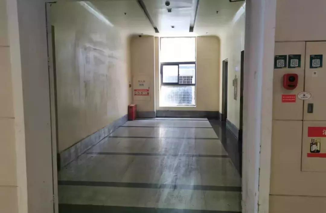 春熙路“铺王”跌落“异次元”