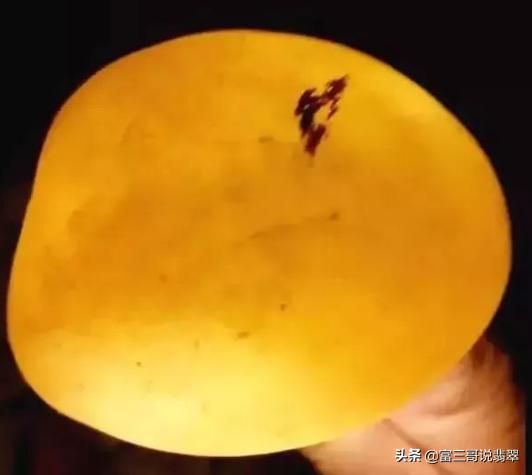 翡翠越阳越贵吗,翡翠最好的品种图片及价格全览