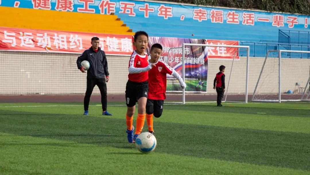 赞！绵中英才被授予“绵阳市校园足球示范学校”荣誉称号