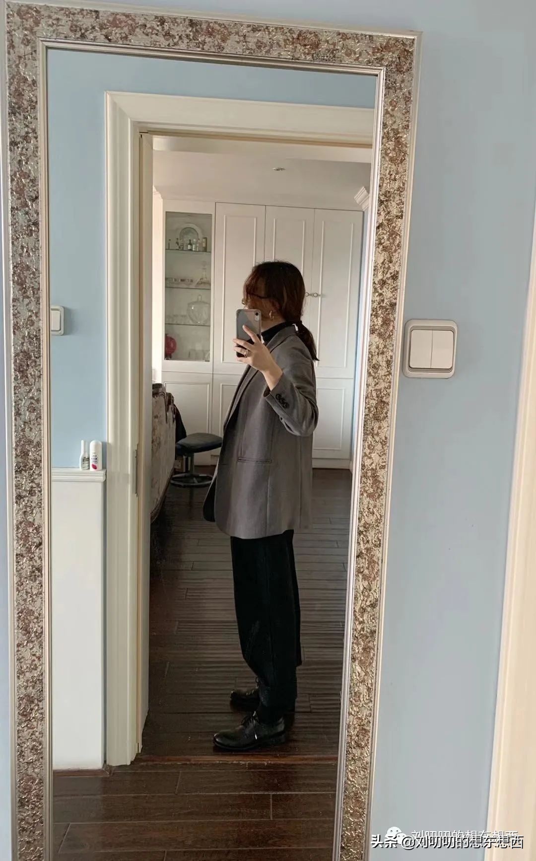 女人背厚夏天适合穿什么样的衣服,宽肩厚背的人穿什么好看