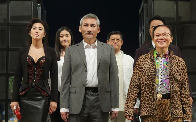 周星驰营造出滑稽荒诞的喜剧效果,周星驰喜剧风格解析