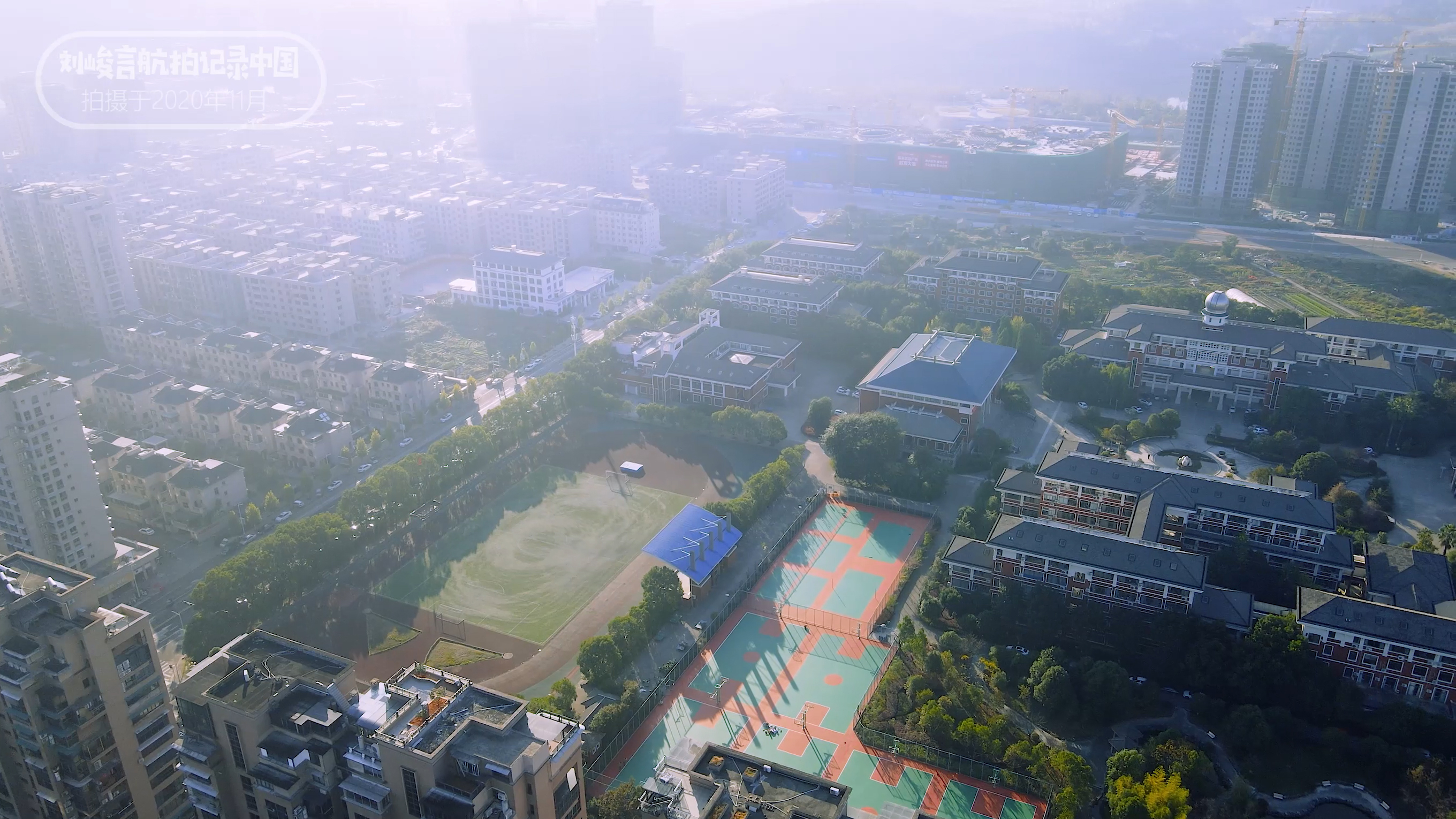 龙泉的青瓷宝剑有名气,为什么龙泉盛产宝剑