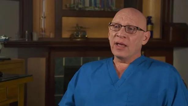 看了8年妇科病的医生居然是自己亲生父亲？美国女孩发现真相崩溃