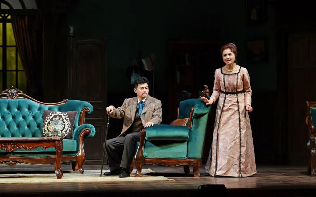 25岁女生读研究生会不会晚,女生读硕士的利弊