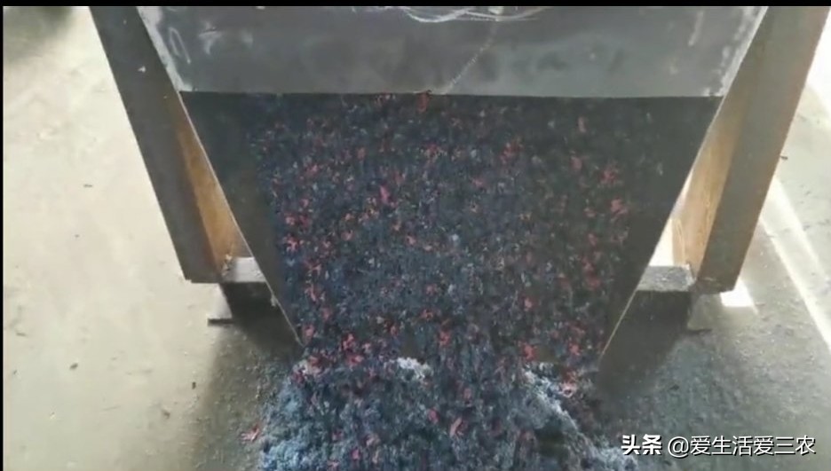 农村致富经:粉碎旧衣服销路广，利润高，感兴趣的可以试试！