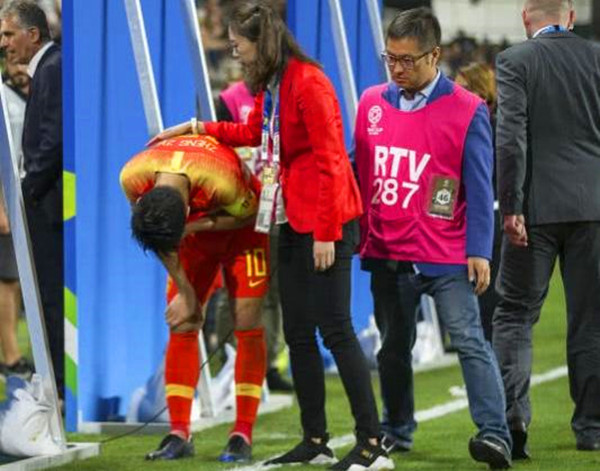 足篮打水一场空?男篮国足同病相怜,我们还要输给谁?