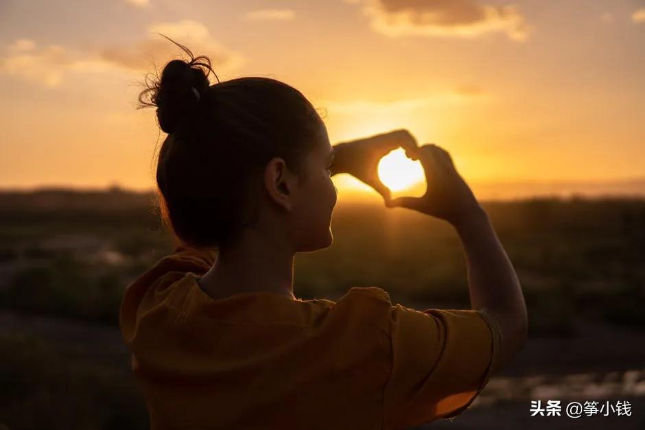 当众出丑怎么办？学会这两招，让你快速缓解尴尬