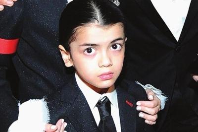 迈克尔杰克逊的儿女照片,迈克尔杰克逊的儿女皮肤