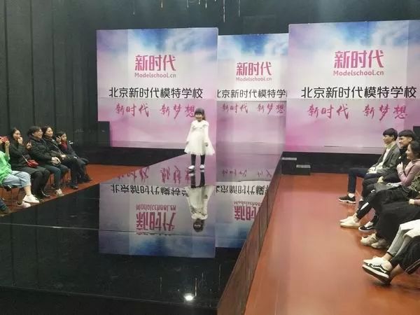 少儿模特训练前景如何,少儿模特训练能带给孩子什么