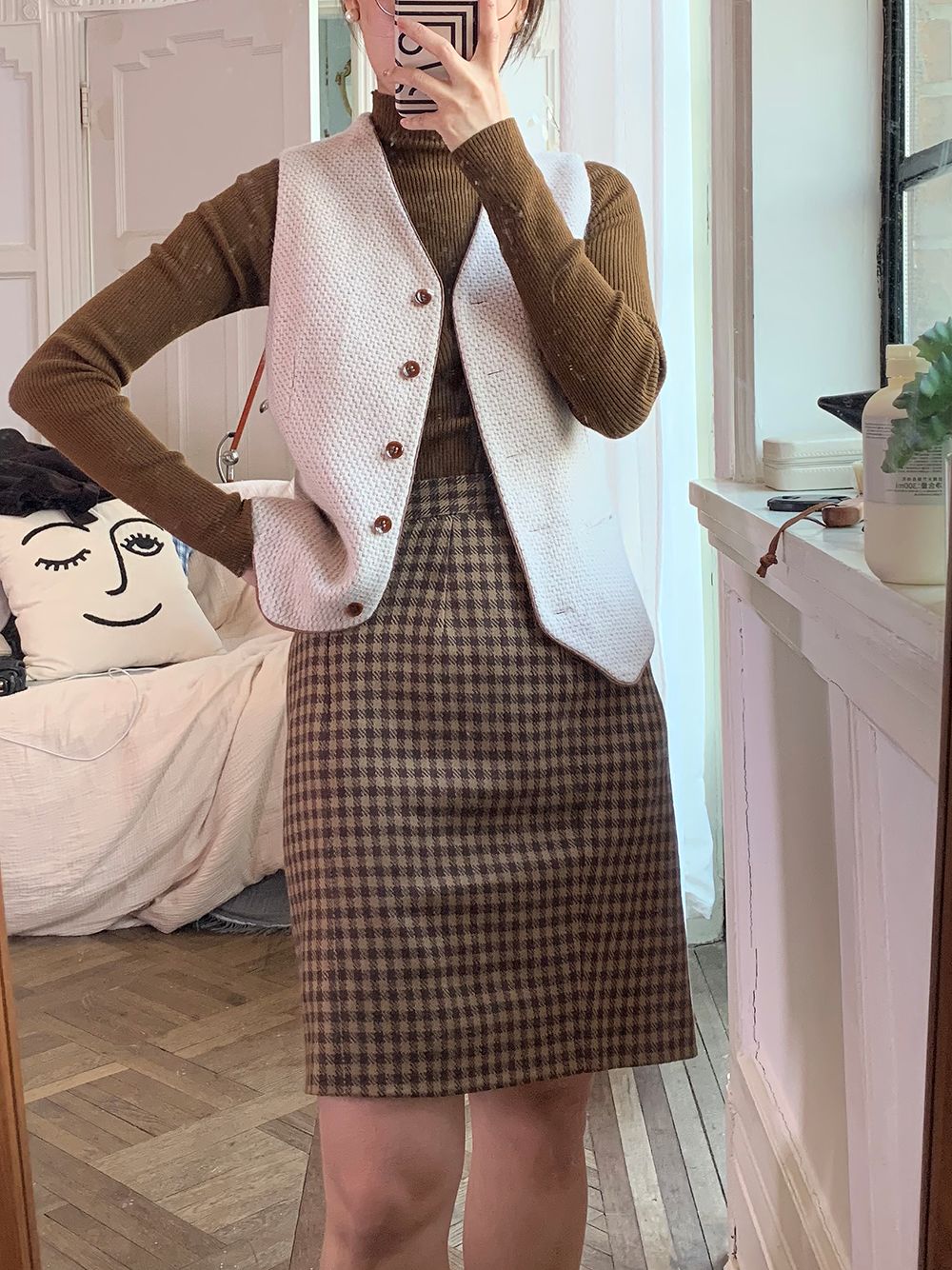 杏色大衣内搭什么颜色毛衣好看,深蓝色大衣内搭什么颜色的毛衣