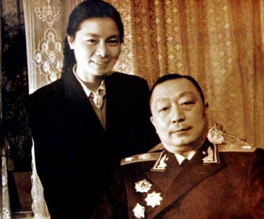*荣臻聂**夫人张瑞华，为国40年没升职，独女成新中国第一位女中将