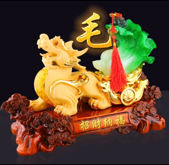 招财辟邪金色貔貅头像,背上有金元宝的貔貅招财纳福