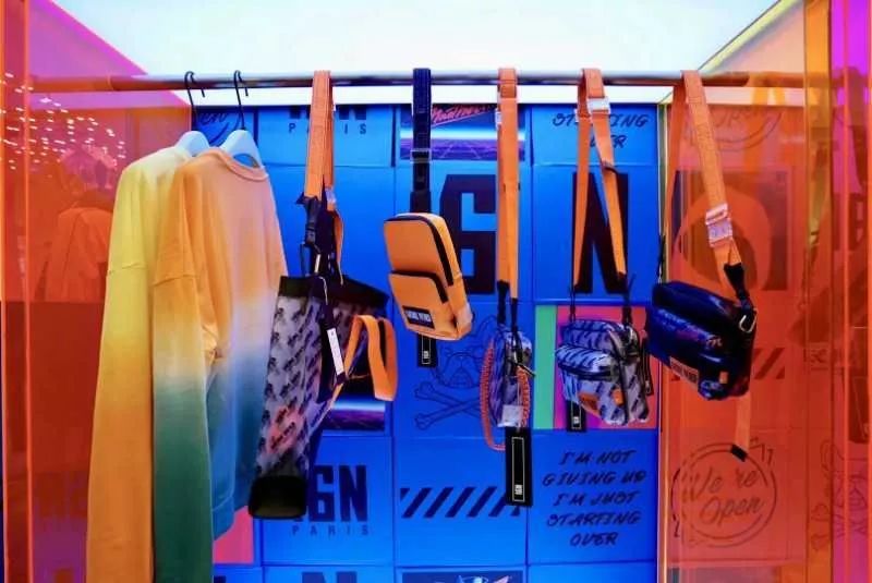 觉得太平鸟、GXG、卡宾不够潮？这个潮流男装可能正对你胃口！