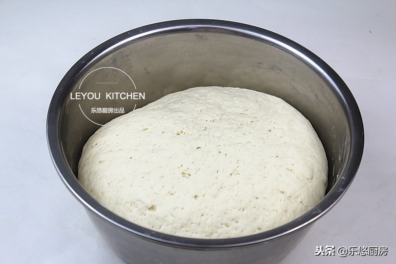 1碗面粉、1包牛奶、1个鸡蛋，烙好的饼和面包一样好吃