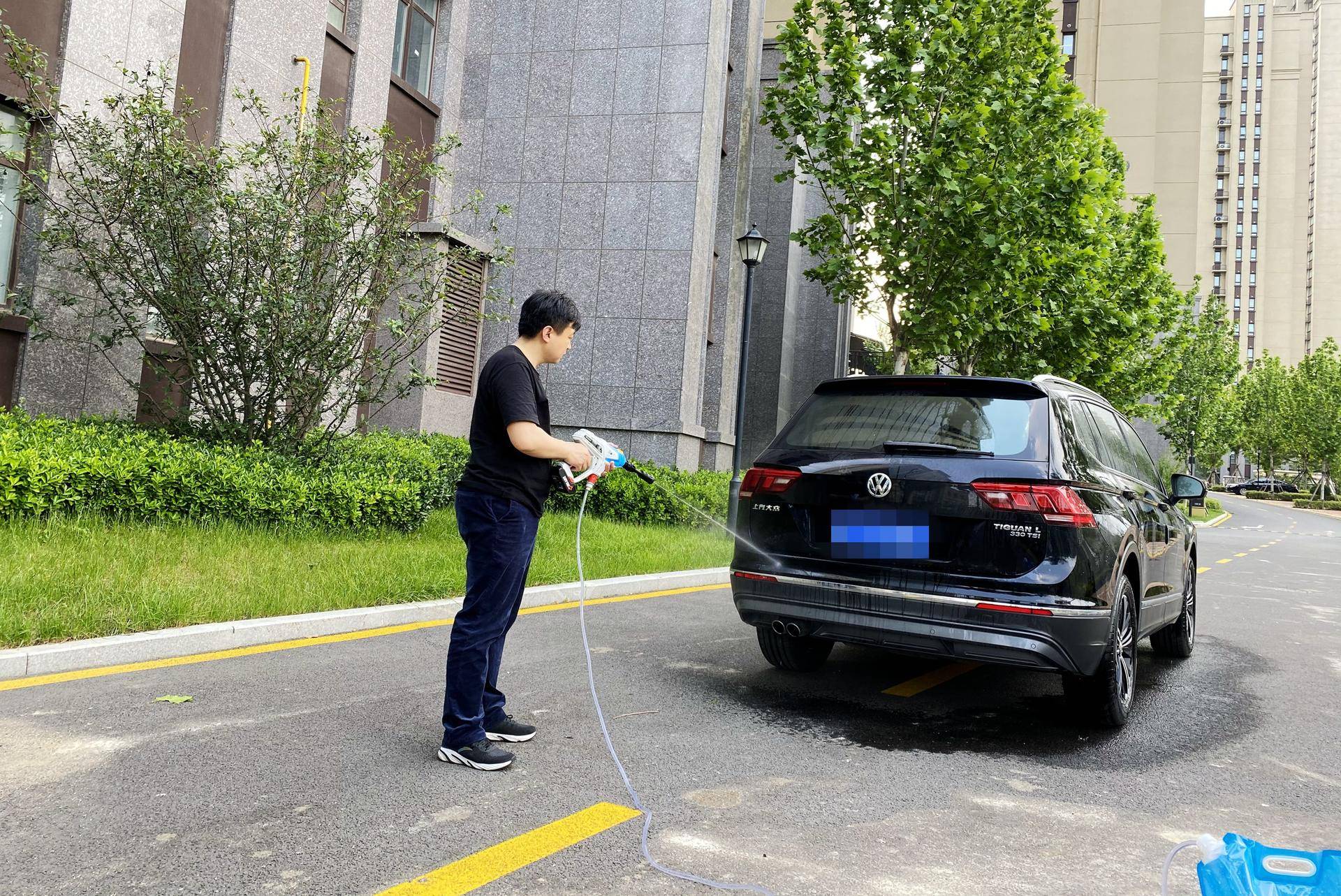 超高压水枪洗车,高压洗车水枪清水能洗干净车吗