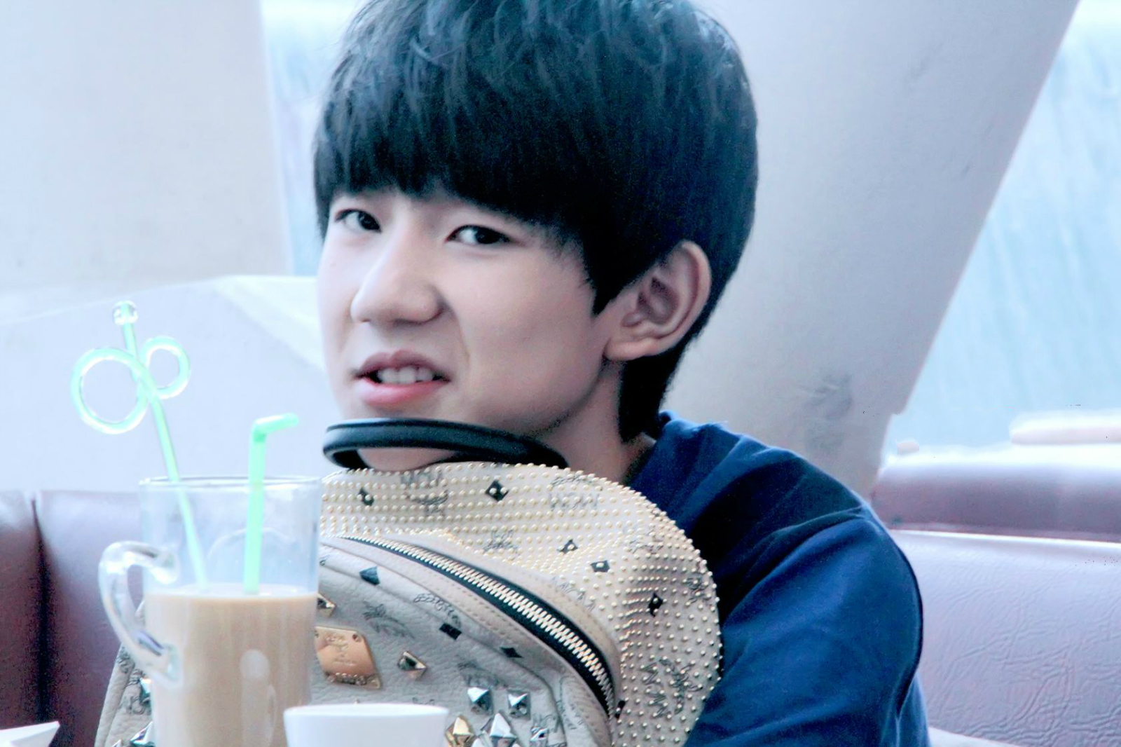 被孩子嫌弃作为父母的该怎么办,孩子觉得父母像保姆丢脸怎么办