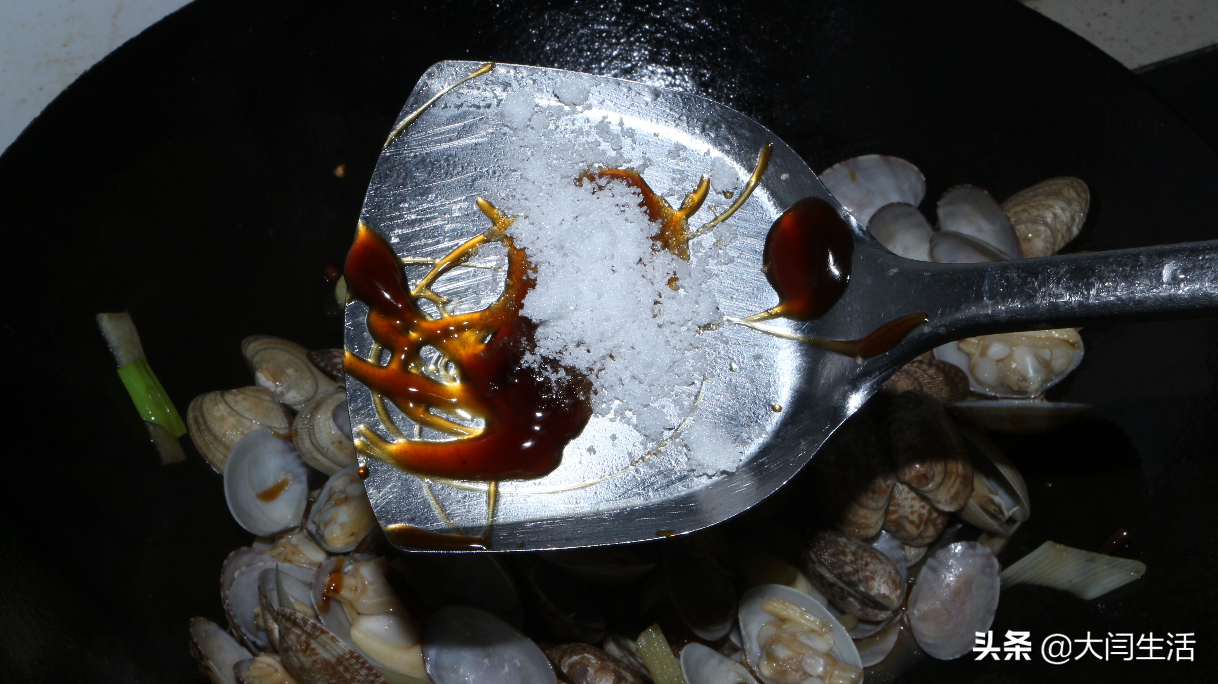 爆炒花蛤怎么吐沙最快,花蛤吐沙吐不干净