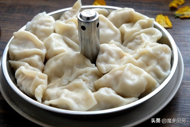 饺子什么馅最好吃现在这个季节,西红柿饺子馅这样调比肉饺子都香