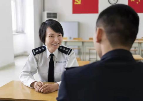 唯一在内地工作的香港警察:我开始重新理解“为人民服务”