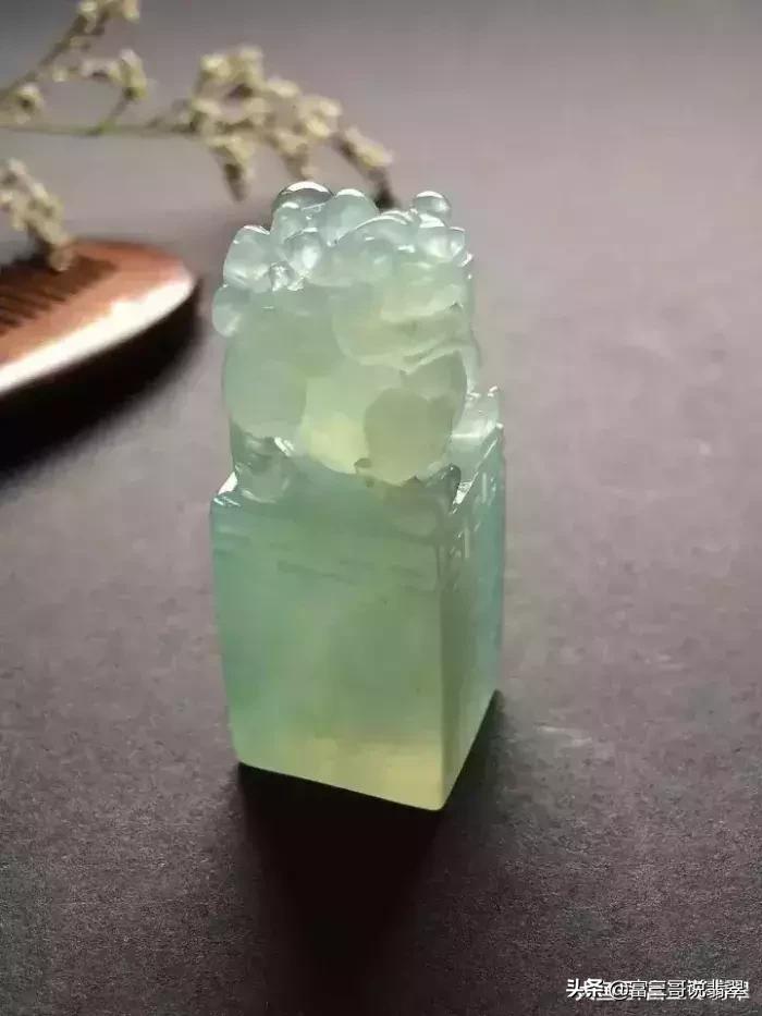 翡翠貔貅的正确佩戴方法,翡翠貔貅的正确戴法