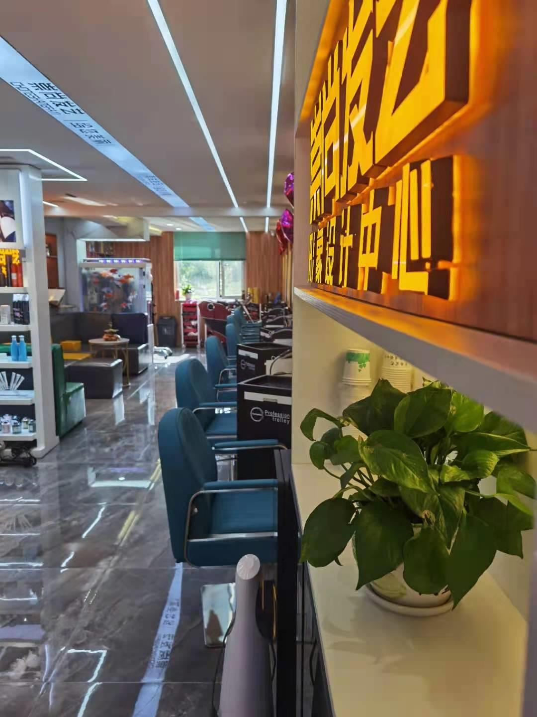 崇尚发艺美发厅,打卡美发店达人