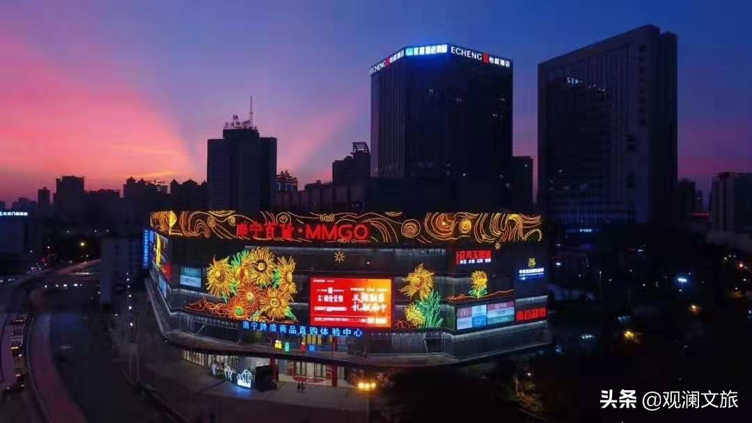 南宁商业街地摊,南宁地摊最大的街道